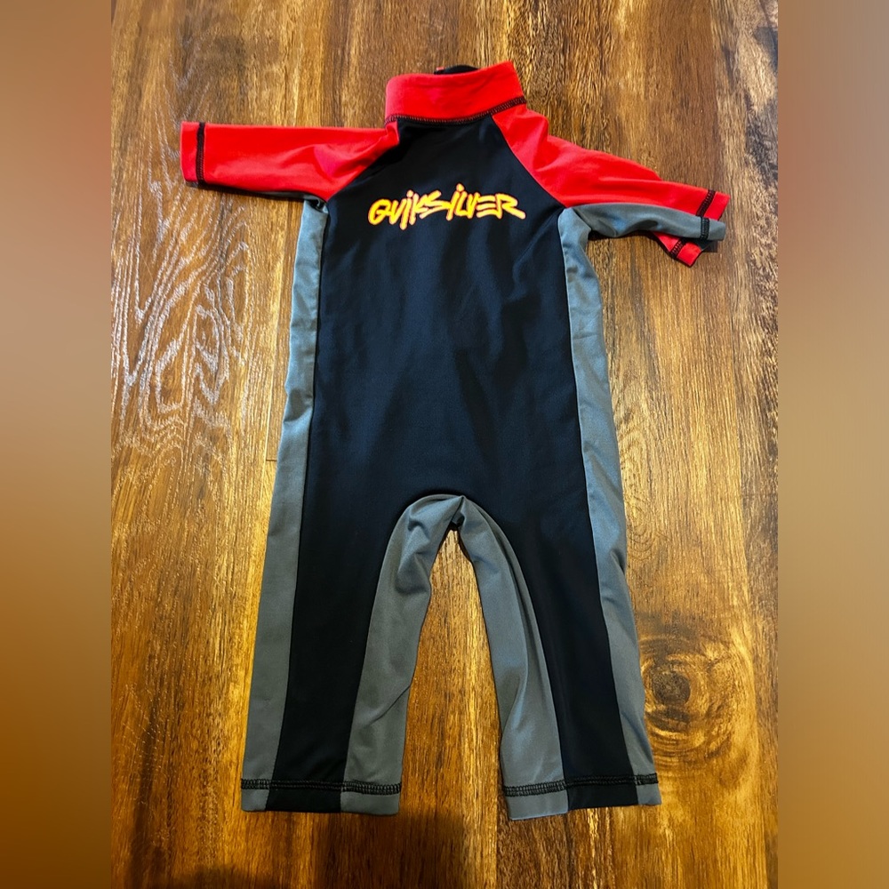 Nordstrom Boys quicksilver surfing swim  rashguard size 2